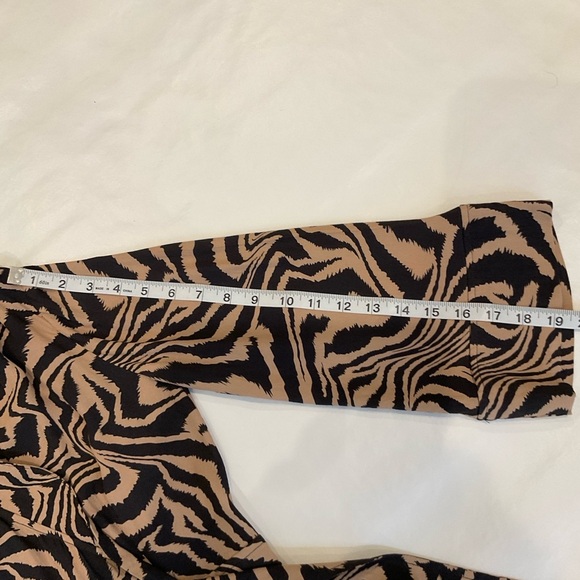 Ganni animal Print Skirt Sets Top Surplice Neck Buttoned Front Skirt Sz 6 and 4 - Picture 12 of 16